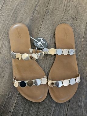 NWT Universal Thread Summer Sandals - Size 8